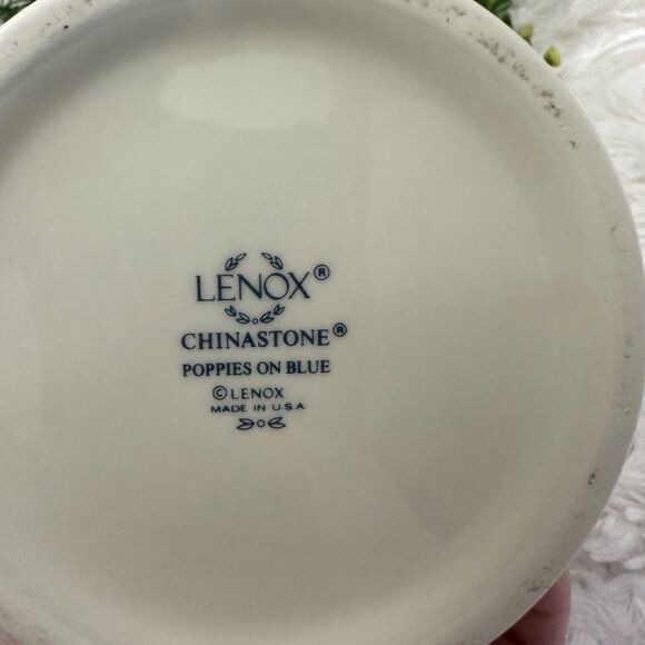 Lenox Chinastone Poppies in Blue Small Cookie/Spice / Multipurpose Jar w/ Lid - Picture 7 of 8